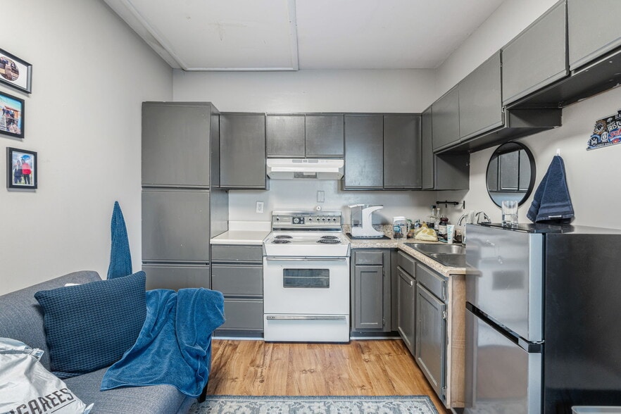 Building Photo - 1606 Laurel Ave