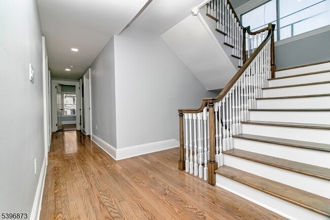 Building Photo - 10 Codington Pl