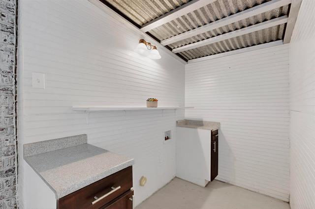 Building Photo - 6622 Victoria Ave