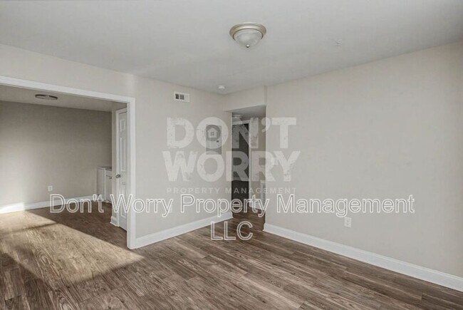 Building Photo - 615 Dumaine St