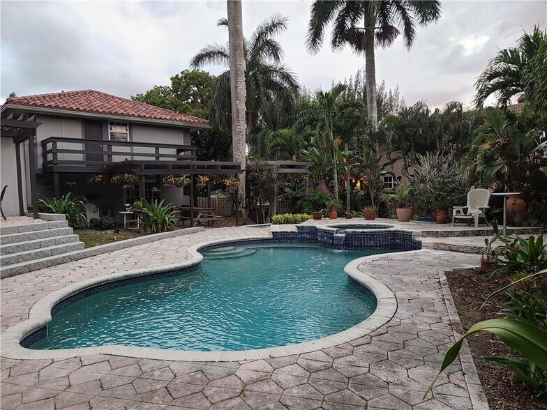 Building Photo - 11081 SW 30th Ct