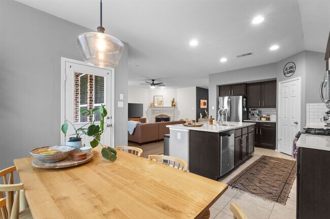 Building Photo - 1913 Kaiser Cove