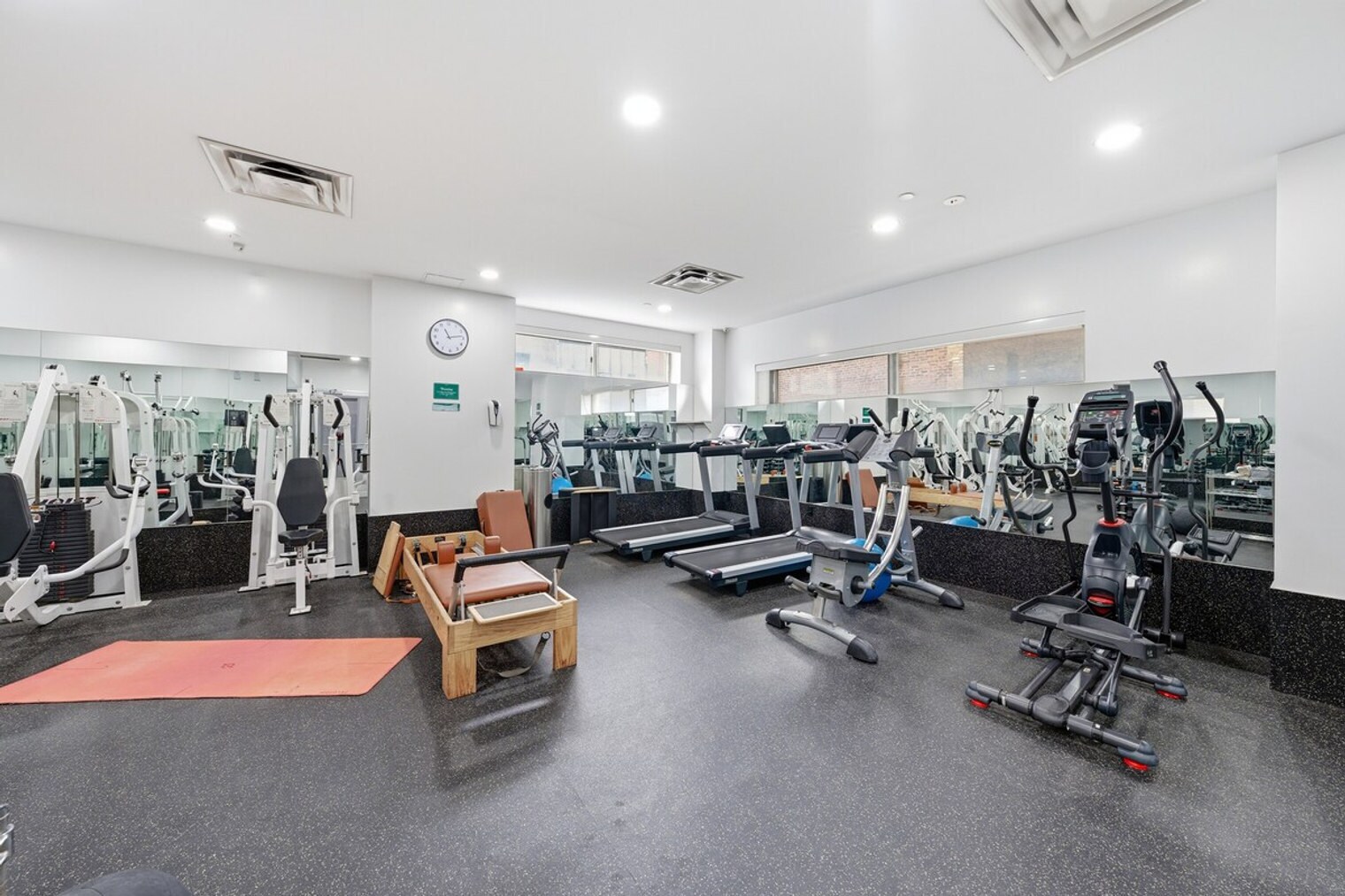 Building Photo - 7 Sniffen Ct