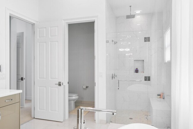 Building Photo - 17297 Ponte Chiasso Dr