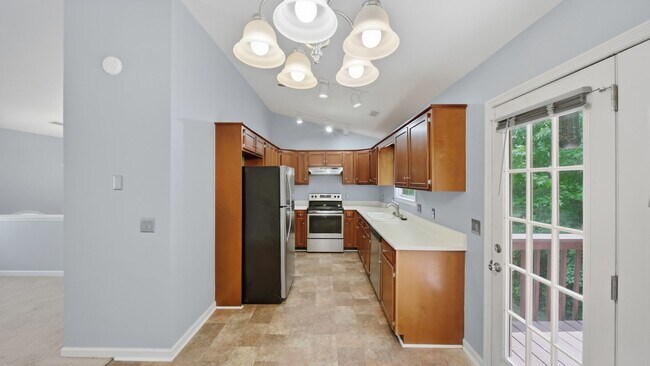 Building Photo - East Brainerd Home Available NOW!