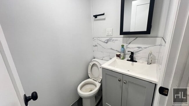 Building Photo - LINCOLN AVENUE