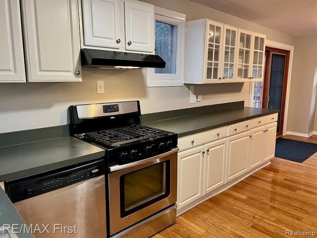 Building Photo - 118 Potter Ave