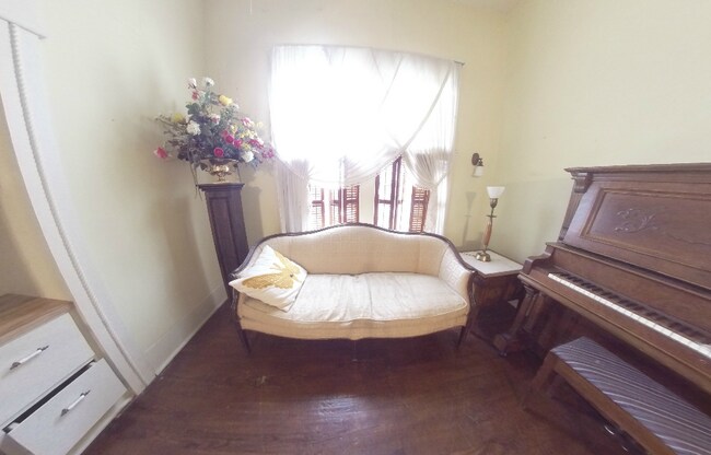 Building Photo - THREE BEDROOM, 2 BATHROOM HOME FOR LEASE I...