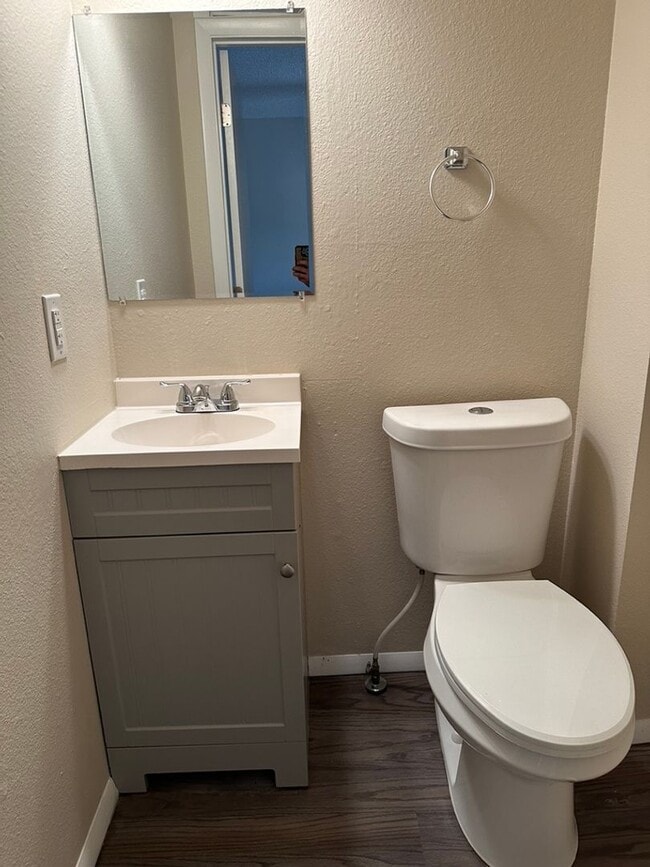 Building Photo - La Jolla 2BD Two-Story Townhome convenient...