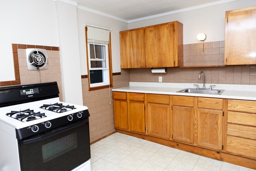Kitchen - 20 School St