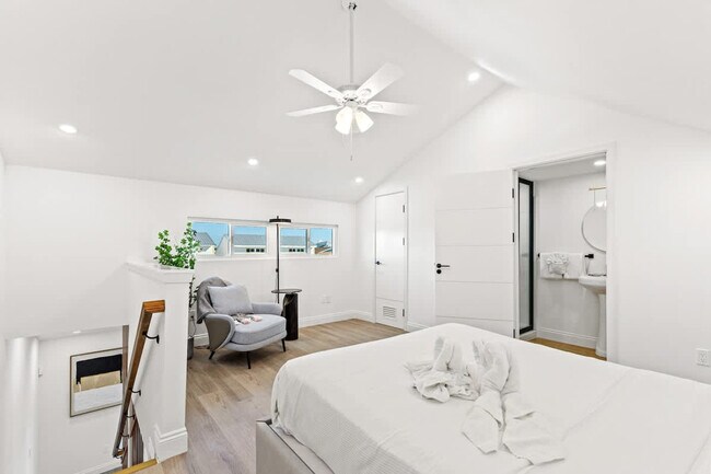 Building Photo - 8115 Thomas Dr