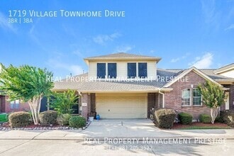 Building Photo - 1719 Village Townhome Dr