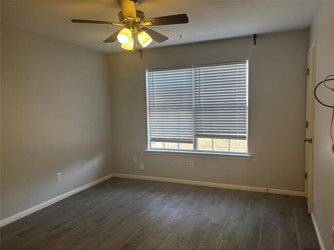 Building Photo - 501-503-503 Texas Ave