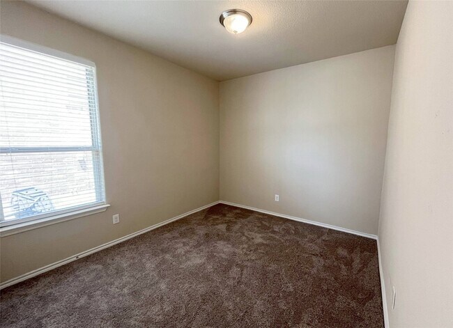 Building Photo - 473 Spring Dr