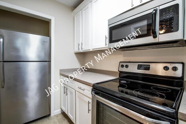 Building Photo - 2761 St Johns Ave