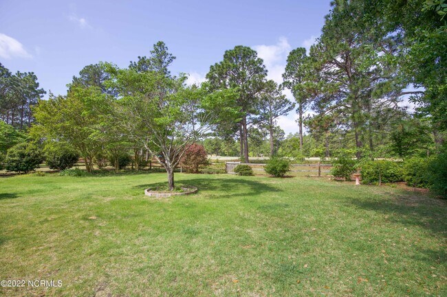 Building Photo - 127 Pine Lake Dr