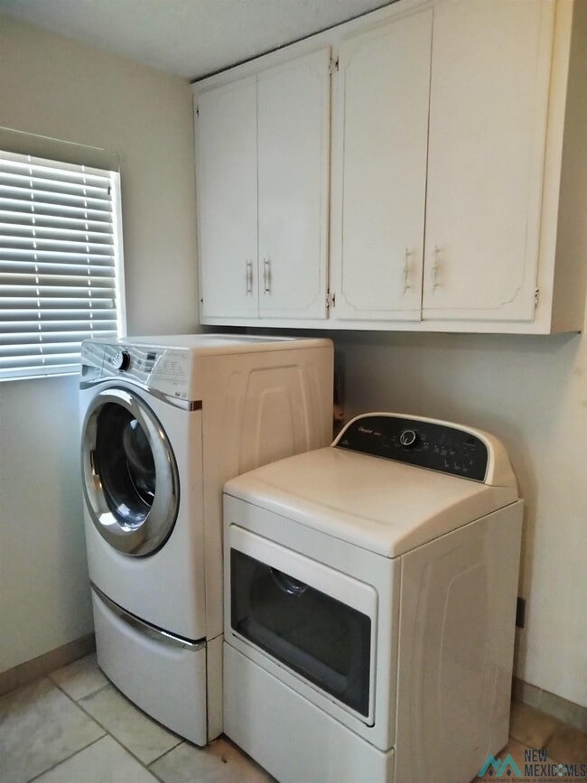 Building Photo - 1808 Arcineiga Dr