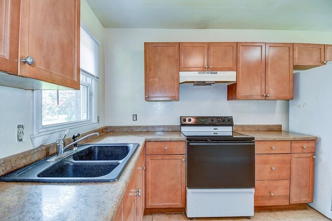 Building Photo - FOR RENT -  BRICK RANCH