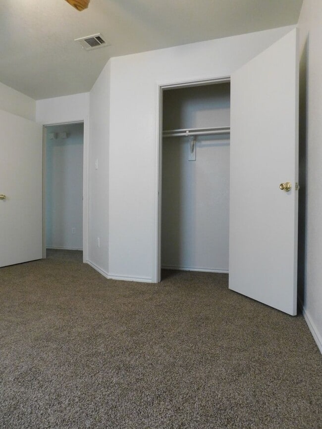 Building Photo - Available NOW!!!! Gorgeous 1 story, 3 bedroom, 2 bath, 1 car garage home. Spacious living room an...