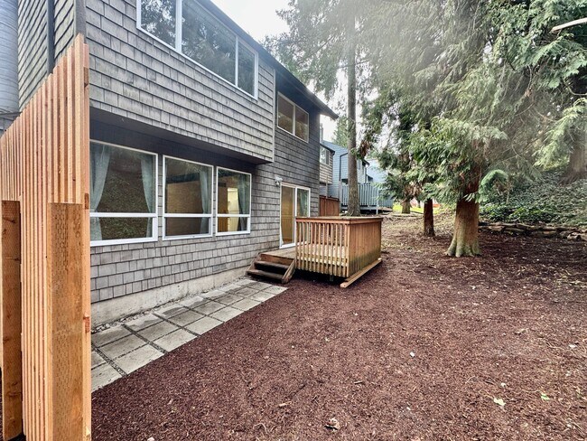 Building Photo - AK Duplex