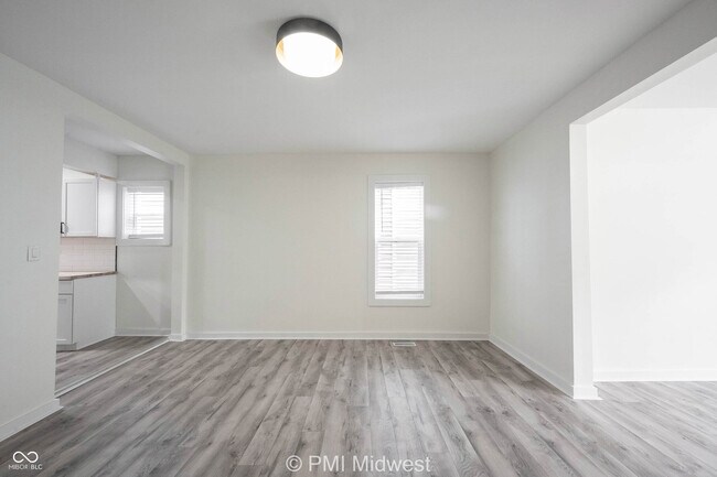 Building Photo - 428 N Bradley Ave