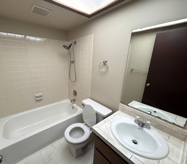 Building Photo - 202 Vashon Ave SE