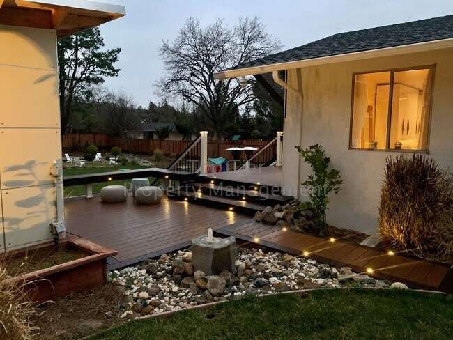 Building Photo - Beautiful, Private, Bright, Remodeled 3 Bd...