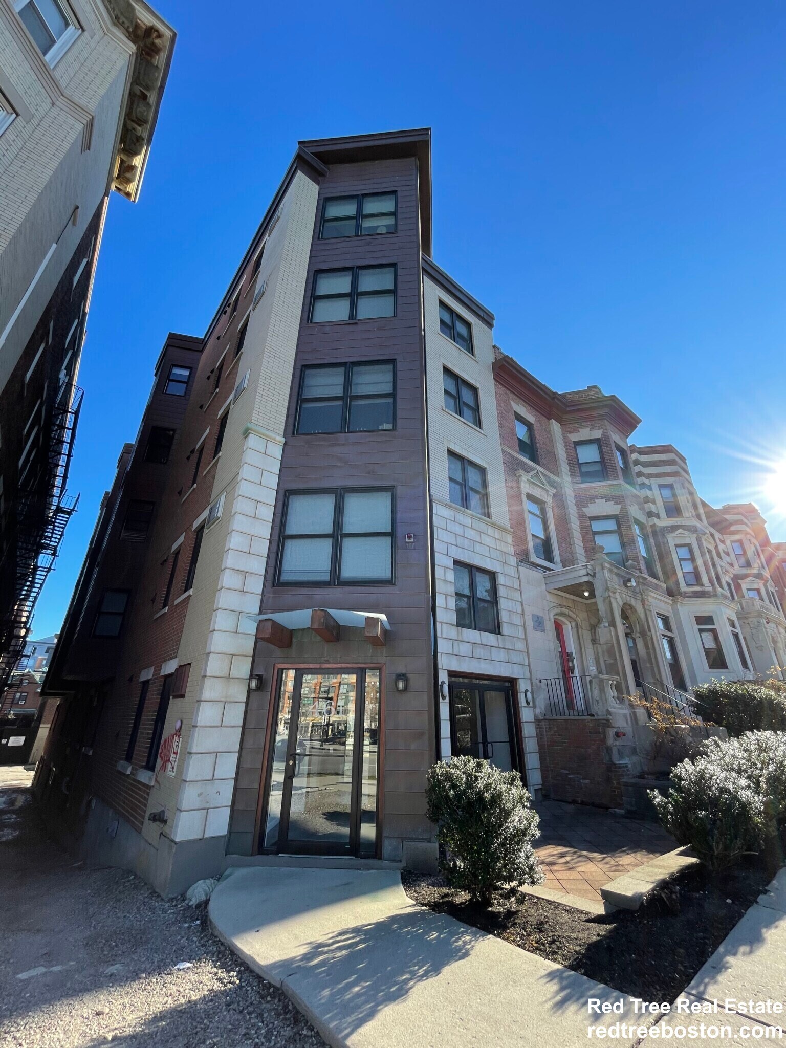 Building Photo - 461 Park Dr