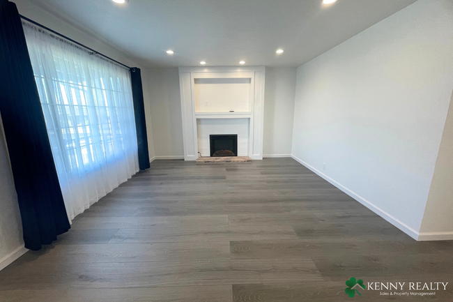 Building Photo - Fully Remodeled 3 Bedroom Home in Sunshine...