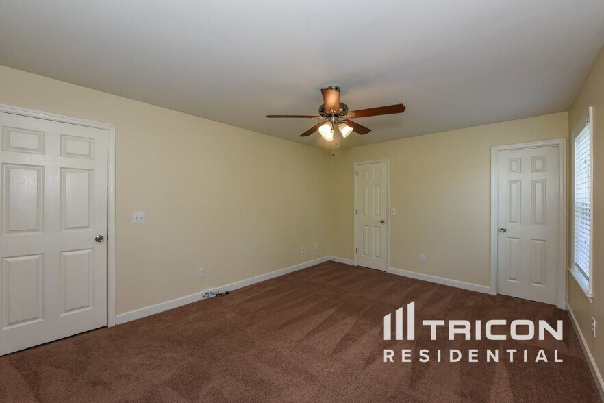 Building Photo - 2933 Mercer Ln