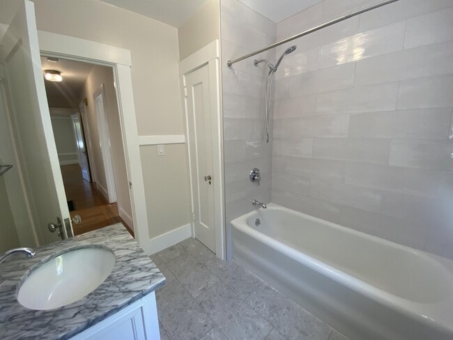 Building Photo - 1401 Bellevue Ave