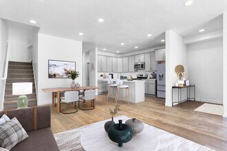 Building Photo - Dry Creek Highlands Towns - 6606