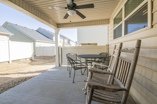 Building Photo - 4414 Sunday Silence Way