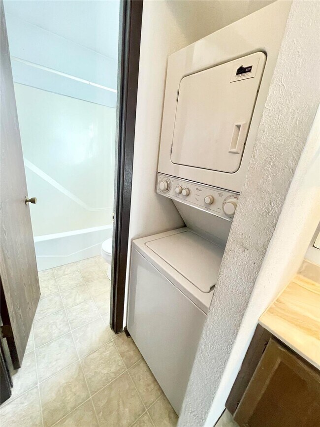 Building Photo - 141 Ashley Dr