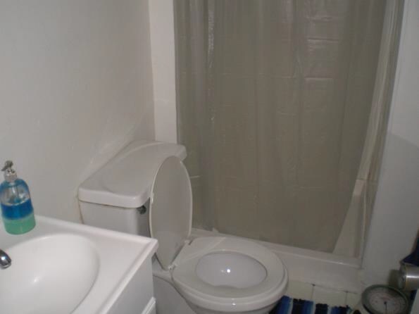 Bathroom - 2000 Linden