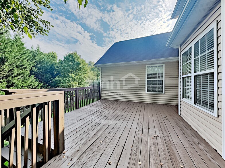 Building Photo - 3201 Gaslight Ln