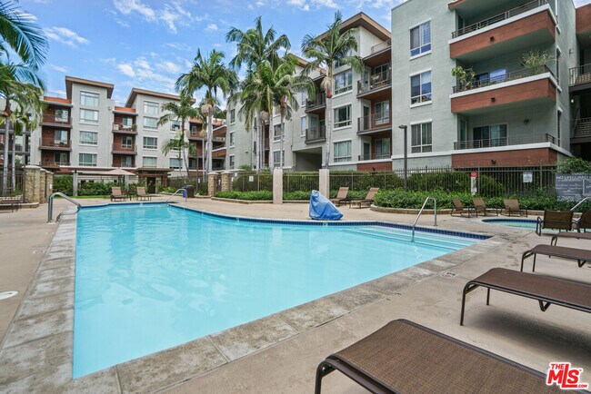 Building Photo - 100 S Alameda St