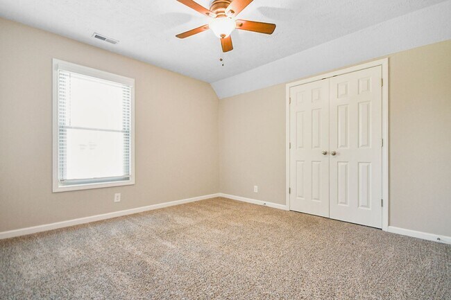 Building Photo - Pet Friendly Three Bedroom with Bonus!
