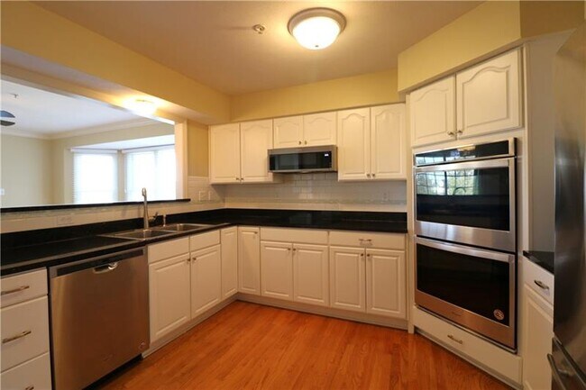 Building Photo - 2014 Trillium Ct