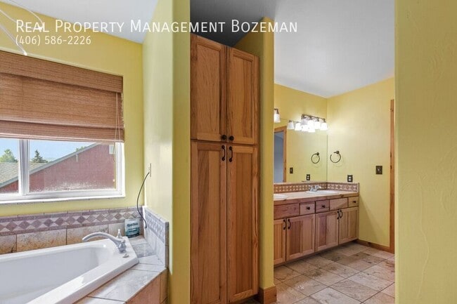 Building Photo - 971 Longbow Ln