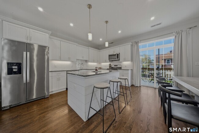 Building Photo - 145 Brentwood Ave