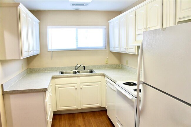 Building Photo - 1000 Mallery St