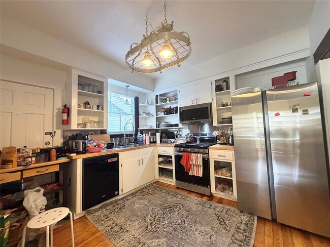 Building Photo - 407 W 35th St