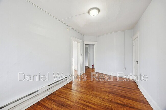 Building Photo - 330 Kerlin St