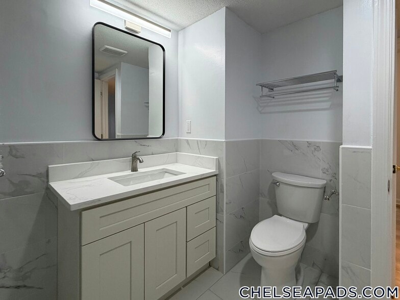 Building Photo - 165 Cottage St