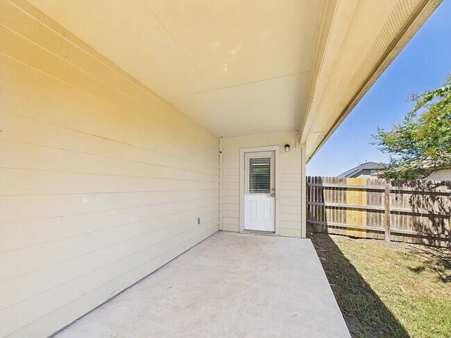 Building Photo - Spacious one-level home in Glenwood!