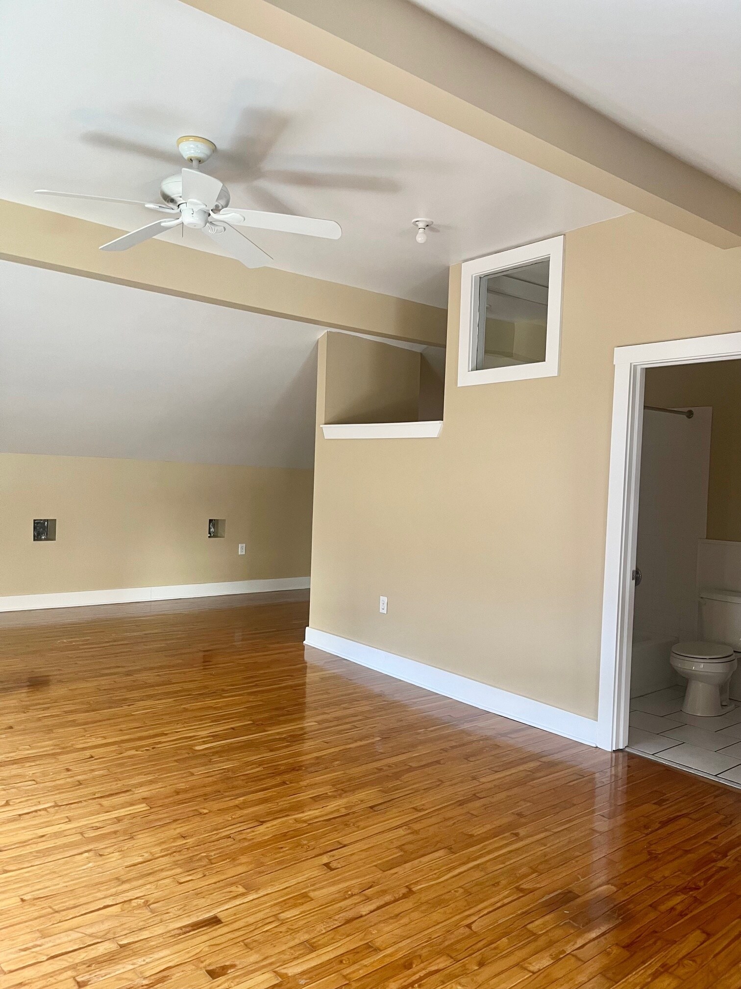 Upstairs Room & Bathroom - 1206 Clay St