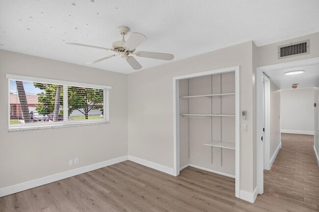 Building Photo - 6410 NW 34th Ave