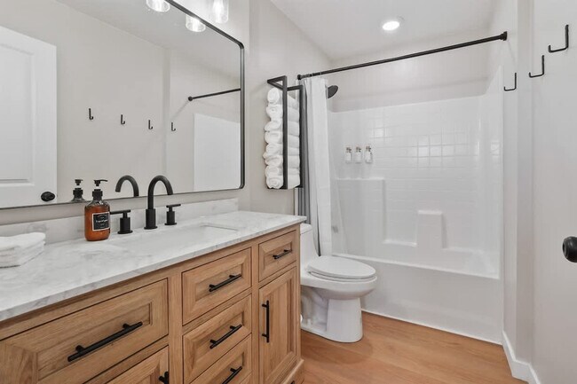 Building Photo - 304 Cliff Swallow Ave