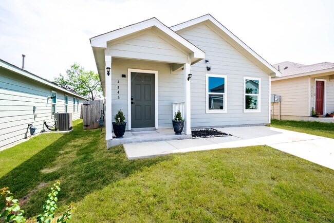 Building Photo - 3 Bedroom Single-Story Home for Rent with ...